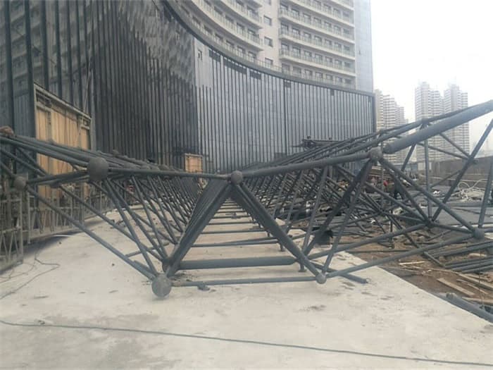 齐齐哈尔万豪酒店雨棚网架